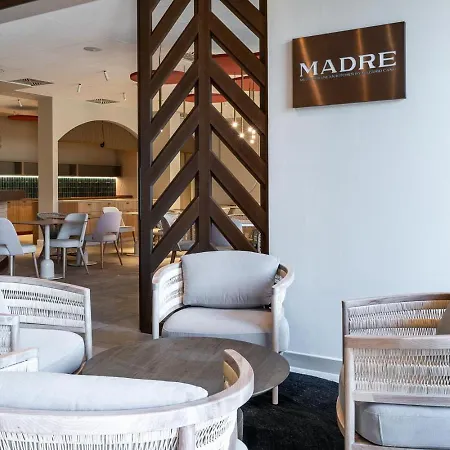 Ritual De Terra & Szálloda